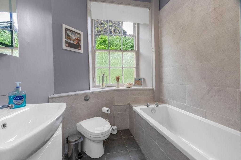 Guestready - Lovely Nest In The Old Town Единбург Екстериор снимка